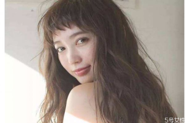 國字臉女生適合什么發(fā)型 什么發(fā)型適合國字臉女生 國字臉女生適合什么發(fā)型 什么發(fā)型適合國字臉女生