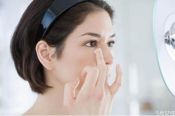 氣墊bb對(duì)皮膚有傷害嗎 每天涂氣墊對(duì)皮膚好嗎 氣墊bb對(duì)皮膚有傷害嗎 每天涂氣墊對(duì)皮膚好嗎