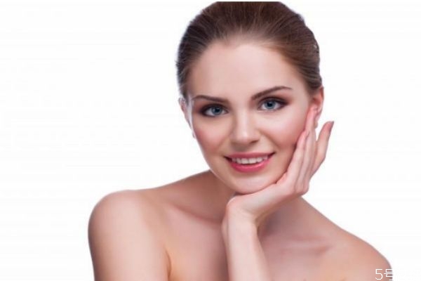 皮膚曬黑還能恢復(fù)嗎 皮膚被曬黑了怎么才能變白 皮膚曬黑還能恢復(fù)嗎 皮膚被曬黑了怎么才能變白