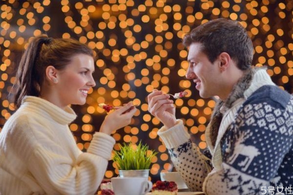 戀愛的時候應(yīng)該不應(yīng)該aa制 戀愛的時候aa制說明了什么 戀愛的時候應(yīng)該不應(yīng)該aa制 戀愛的時候aa制說明了什么