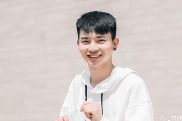 怎么分辨男生是否喜歡你 男生喜歡你有什么表現(xiàn) 怎么分辨男生是否喜歡你 男生喜歡你有什么表現(xiàn)