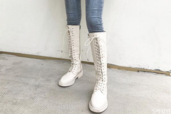 長(zhǎng)筒靴搭配什么外套 長(zhǎng)筒靴搭配什么裙子 長(zhǎng)筒靴搭配什么外套 長(zhǎng)筒靴搭配什么裙子