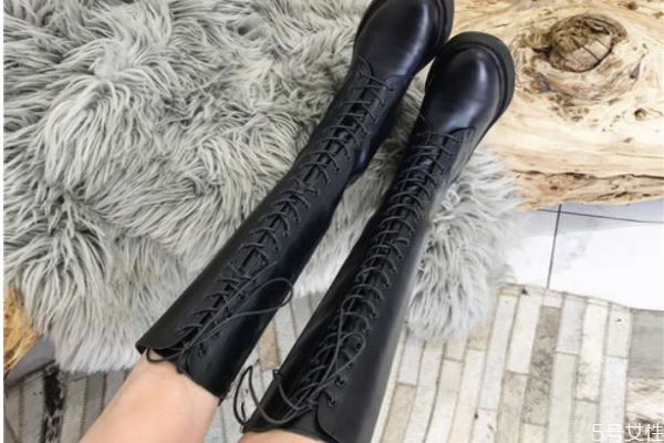 長(zhǎng)筒靴搭配什么外套 長(zhǎng)筒靴搭配什么裙子 長(zhǎng)筒靴搭配什么外套 長(zhǎng)筒靴搭配什么裙子