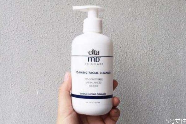 油皮用什么洗面奶好 油性皮膚適合用什么洗面奶 油皮用什么洗面奶好 油性皮膚適合用什么洗面奶