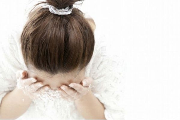 無皂基洗面奶適合什么年齡 無皂基洗面奶使用注意事項 無皂基洗面奶適合什么年齡 無皂基洗面奶使用注意事項