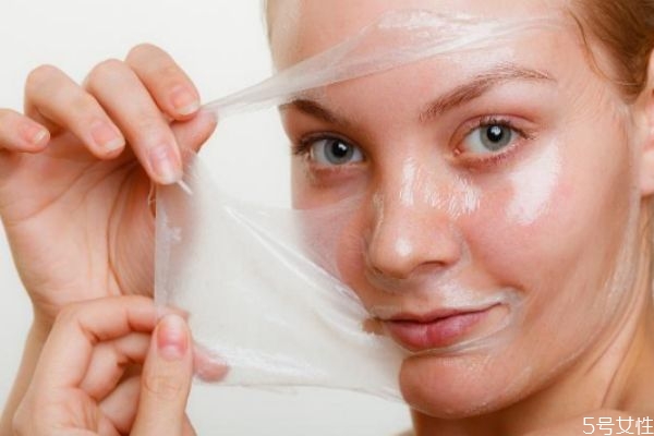 用了去角質(zhì)還需不需要用洗面奶 去角質(zhì)跟洗面奶哪個先用 用了去角質(zhì)還需不需要用洗面奶 去角質(zhì)跟洗面奶哪個先用