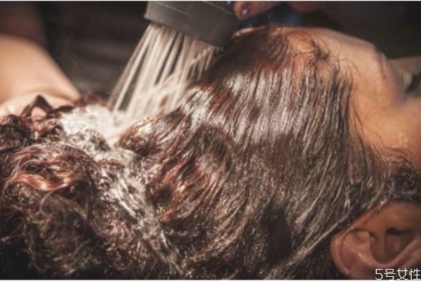 頭發(fā)打結(jié)怎么回事 怎么讓頭發(fā)柔順 頭發(fā)打結(jié)怎么回事 怎么讓頭發(fā)柔順
