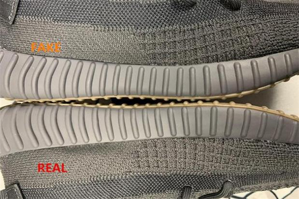 yeezy350黑生膠真假對比 椰子350黑生膠真假鑒定 yeezy350黑生膠真假對比 椰子350黑生膠真假鑒定