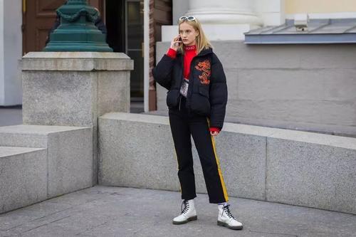 運(yùn)動(dòng)直筒褲配什么上衣好看 運(yùn)動(dòng)直筒褲怎么搭配上衣 運(yùn)動(dòng)直筒褲配什么上衣好看 運(yùn)動(dòng)直筒褲怎么搭配上衣