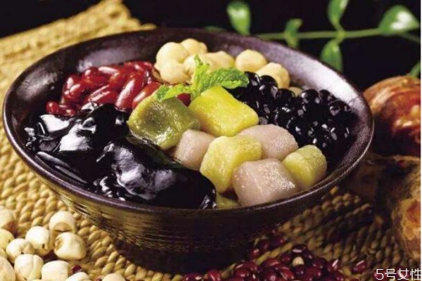 龜苓膏和黑涼粉有什么區(qū)別 龜苓膏和黑涼粉的不同 龜苓膏和黑涼粉有什么區(qū)別 龜苓膏和黑涼粉的不同