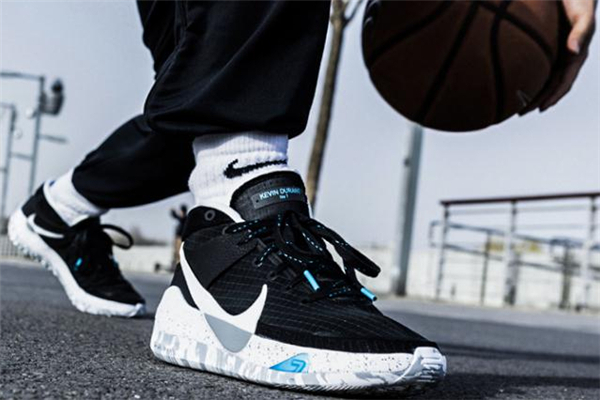 耐克kd13實戰(zhàn)測評 kd13腳感怎么樣 耐克kd13實戰(zhàn)測評 kd13腳感怎么樣