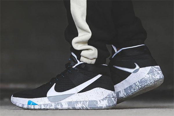 耐克kd13和kd12哪個好 kd13和kd12區(qū)別 耐克kd13和kd12哪個好 kd13和kd12區(qū)別