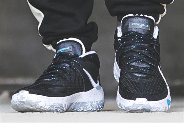 耐克kd13和kd12哪個好 kd13和kd12區(qū)別 耐克kd13和kd12哪個好 kd13和kd12區(qū)別