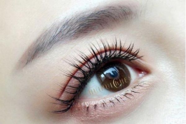 下睫毛倒長應(yīng)該怎么辦 下睫毛倒長原因