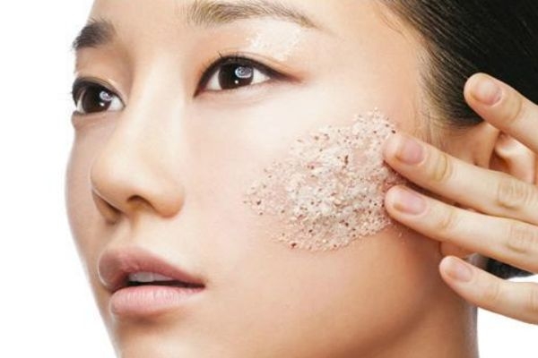 化完妝臉上搓泥怎么辦 化了妝為什么會搓泥 化完妝臉上搓泥怎么辦 化了妝為什么會搓泥