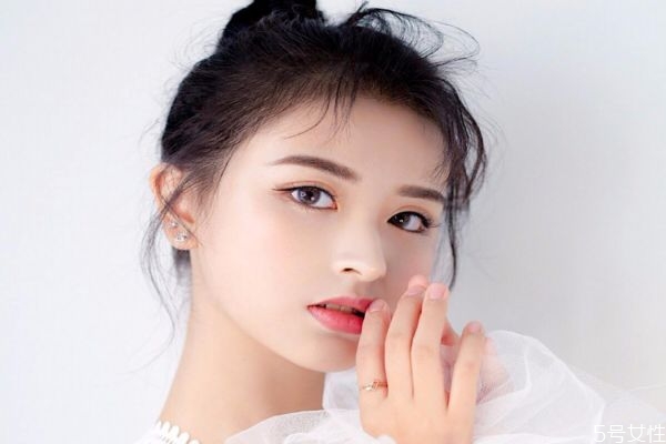 皮膚粗糙毛孔大怎么辦 皮膚粗糙毛孔粗大原因 皮膚粗糙毛孔大怎么辦 皮膚粗糙毛孔粗大原因