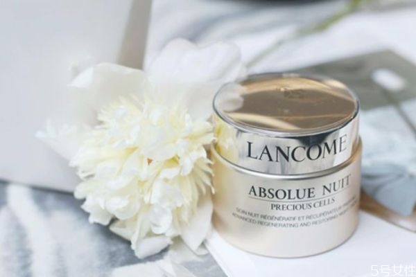 眼部精華和眼霜用法一樣嗎 眼部精華和眼霜的區(qū)別 眼部精華和眼霜用法一樣嗎 眼部精華和眼霜的區(qū)別