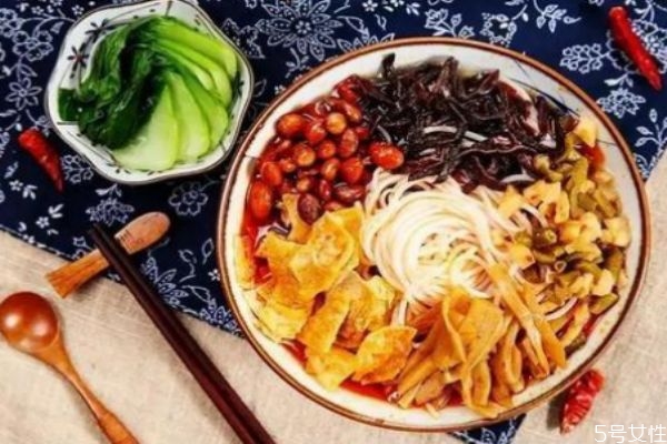 螺螄粉發(fā)臭可以吃嗎 螺螄粉發(fā)臭是因?yàn)閴牧藛? alt=