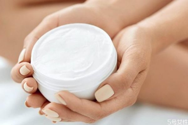 哺乳期能用護(hù)膚品嗎 護(hù)膚品哺乳期可以使用嗎 哺乳期能用護(hù)膚品嗎 護(hù)膚品哺乳期可以使用嗎