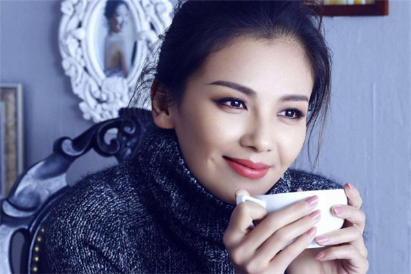 種植美人尖疼嗎 種植美人尖有風(fēng)險嗎 種植美人尖疼嗎 種植美人尖有風(fēng)險嗎