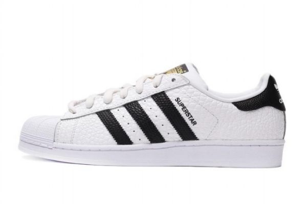 阿迪達(dá)斯三葉草和三條的區(qū)別 三葉草和三條的不同 阿迪達(dá)斯三葉草和三條的區(qū)別 三葉草和三條的不同