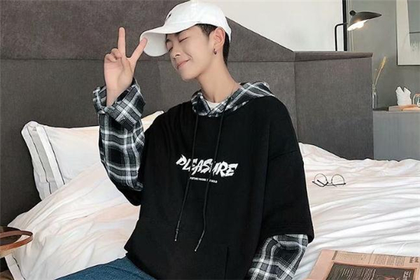 假兩件衛(wèi)衣配什么帽子好看 假兩件衛(wèi)衣搭配帽子圖片 假兩件衛(wèi)衣配什么帽子好看 假兩件衛(wèi)衣搭配帽子圖片