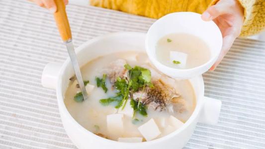 孕婦可以經常喝魚湯嗎 孕婦經常喝魚湯的好處 孕婦可以經常喝魚湯嗎 孕婦經常喝魚湯的好處