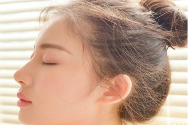 圓臉扎丸子頭好看嗎 圓臉適合丸子頭嗎 圓臉扎丸子頭好看嗎 圓臉適合丸子頭嗎