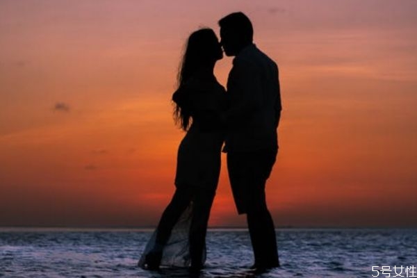 前妻還接電話(huà)意味著什么 挽回前妻的方法與忌諱 前妻還接電話(huà)意味著什么 挽回前妻的方法與忌諱