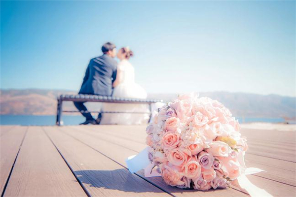 男人愛(ài)上一個(gè)人的眼神是什么樣的 男人對(duì)女人有好感的眼神 男人愛(ài)上一個(gè)人的眼神是什么樣的 男人對(duì)女人有好感的眼神