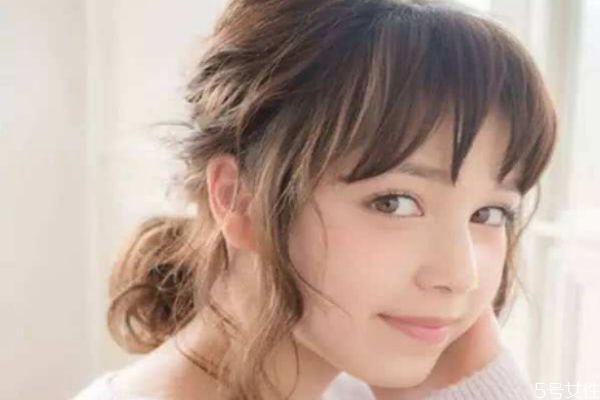 頭發(fā)毛躁軟化還是拉直 軟化和拉直的區(qū)別 頭發(fā)毛躁軟化還是拉直 軟化和拉直的區(qū)別