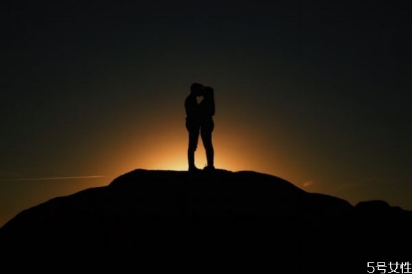 如何知道前妻想復(fù)婚 前妻給機(jī)會復(fù)婚的表現(xiàn)