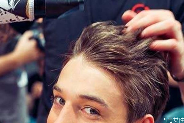 假發(fā)可以燙卷嗎 假發(fā)怎么燙卷 假發(fā)可以燙卷嗎 假發(fā)怎么燙卷