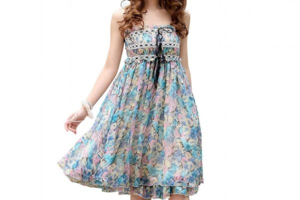 碎花吊帶裙應(yīng)該怎么搭配 碎花吊帶裙的搭配方法 碎花吊帶裙應(yīng)該怎么搭配 碎花吊帶裙的搭配方法