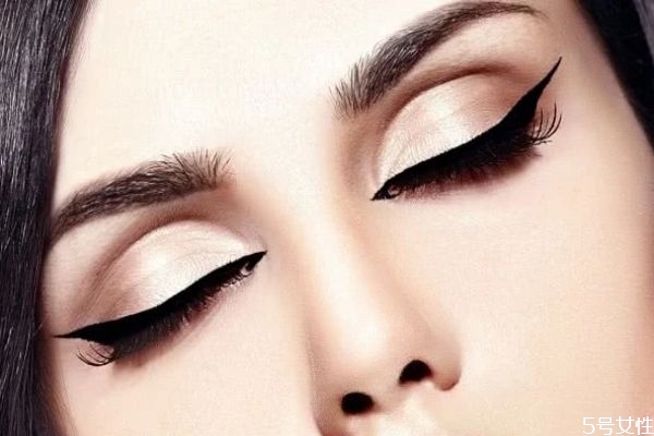 畫(huà)內(nèi)眼線好還是外眼線 畫(huà)內(nèi)眼線會(huì)被看出來(lái)嗎