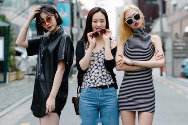 夏季怎樣穿出時尚感 夏季時尚的服裝搭配 夏季怎樣穿出時尚感 夏季時尚的服裝搭配