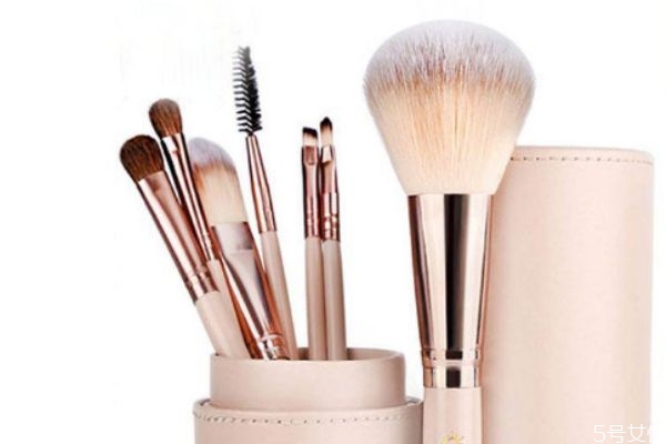 眼影刷用完都要洗嗎 暈染刷和眼影刷的區(qū)別 眼影刷用完都要洗嗎 暈染刷和眼影刷的區(qū)別