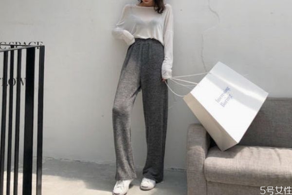 針織闊腿褲怎么搭配上衣 針織闊腿褲搭配服裝的方法 針織闊腿褲怎么搭配上衣 針織闊腿褲搭配服裝的方法