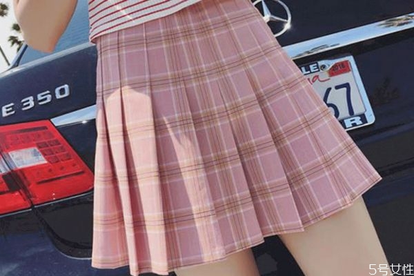 格子短裙怎么搭配上衣 格子短裙搭配上衣的方法 格子短裙怎么搭配上衣 格子短裙搭配上衣的方法