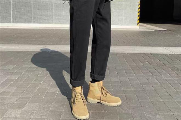 黑色牛仔褲配什么鞋子好看 黑色牛仔褲怎么搭配鞋子 黑色牛仔褲配什么鞋子好看 黑色牛仔褲怎么搭配鞋子