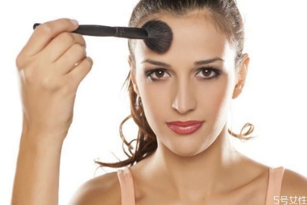 痘痘肌怎么化妝才不傷皮膚 痘痘肌化妝會(huì)不會(huì)加重痘痘 痘痘肌怎么化妝才不傷皮膚 痘痘肌化妝會(huì)不會(huì)加重痘痘