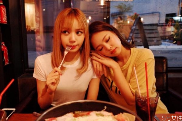 皮膚緊繃是怎么回事 皮膚緊是什么原因 皮膚緊繃是怎么回事 皮膚緊是什么原因