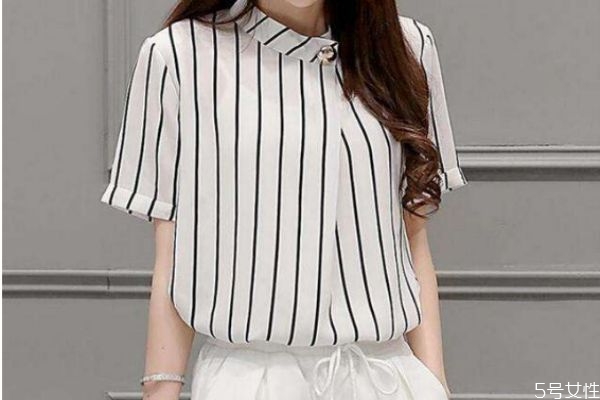 條紋服裝應該怎么搭配 條紋服裝的搭配方法 條紋服裝應該怎么搭配 條紋服裝的搭配方法