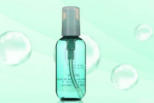 化妝水爽膚水的區(qū)別 化妝水爽膚水的不同 化妝水爽膚水的區(qū)別 化妝水爽膚水的不同