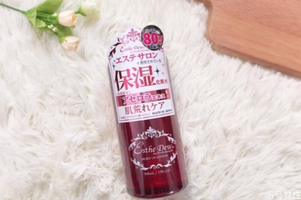 化妝水爽膚水的區(qū)別 化妝水爽膚水的不同 化妝水爽膚水的區(qū)別 化妝水爽膚水的不同