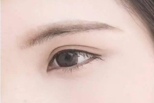 腫眼皮是怎么回事 如何避免眼皮浮腫 腫眼皮是怎么回事 如何避免眼皮浮腫