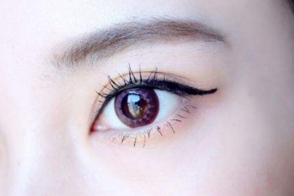 腫眼皮是怎么回事 如何避免眼皮浮腫 腫眼皮是怎么回事 如何避免眼皮浮腫