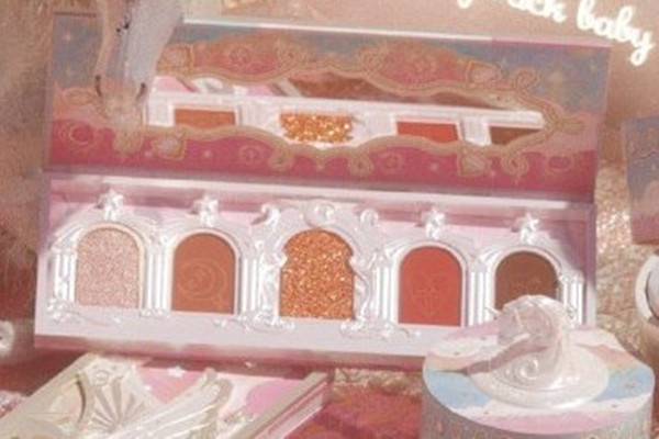 花知曉獨(dú)角獸眼影盤好用嗎 花知曉獨(dú)角獸眼影盤是啞光的嗎 花知曉獨(dú)角獸眼影盤好用嗎 花知曉獨(dú)角獸眼影盤是啞光的嗎