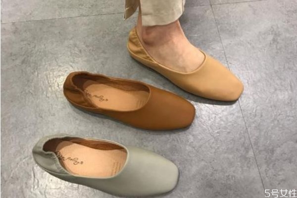 樂(lè)福鞋應(yīng)該怎么搭配 樂(lè)福鞋搭配技巧 樂(lè)福鞋應(yīng)該怎么搭配 樂(lè)福鞋搭配技巧