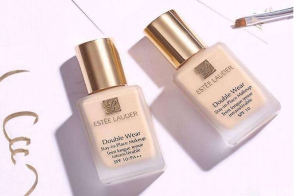 臉?lè)杭t用粉調(diào)還是黃調(diào) 粉底液粉調(diào)黃調(diào)的區(qū)別 臉?lè)杭t用粉調(diào)還是黃調(diào) 粉底液粉調(diào)黃調(diào)的區(qū)別